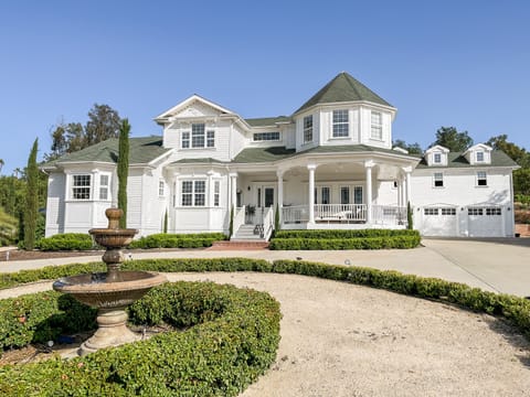 5 Star dream property with heated pool, spa, sauna, water slide, private park!