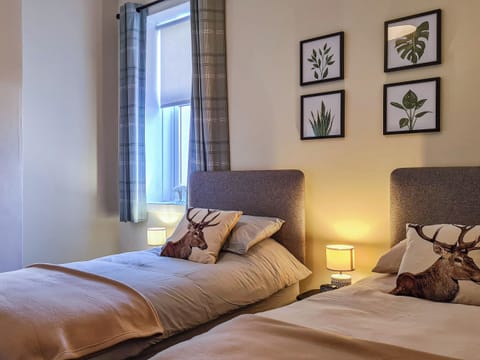 Twin bedroom | Kirklea, Wishaw, North Lanarkshire