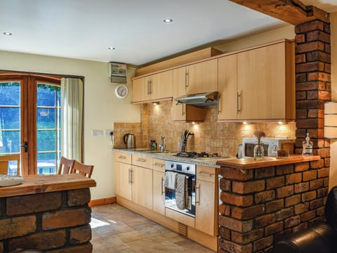 Kitchen | Poppy Cottage - Duffryn Farm Cottages, Dunvant