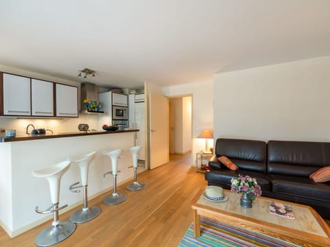 Property, Table, Couch, Wood, Picture Frame, Building, Window, Living Room, Interior Design, Flooring