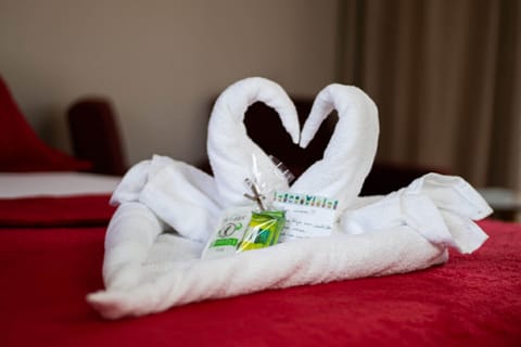 Romantic Cabin (Rosa Sul) | Premium bedding, individually decorated, individually furnished