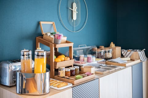 Daily continental breakfast for a fee