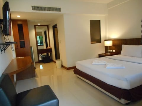 Superior Double Room | Hypo-allergenic bedding, in-room safe, desk, free WiFi