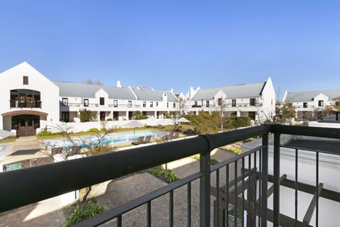 Comfort Townhome | Balcony view