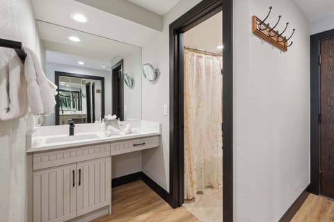 charter-d310-2983_54132888356_o