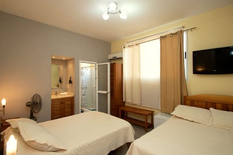 Deluxe Room | Bed sheets, wheelchair access