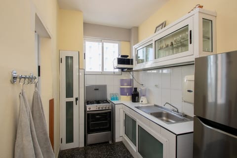 Luxury Apartment | Private kitchen | Full-size fridge, microwave, oven, blender