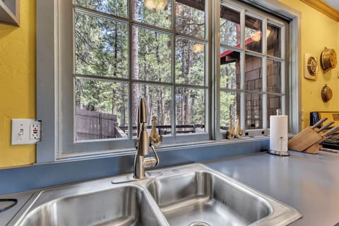 Off site Creekside Cottage 2 story Sleeps 7 | Private kitchen | Microwave, eco-friendly cleaning products