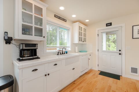 We have kcup and ground coffee maker and whole bean coffee grinder.