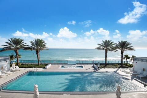 One-Bedroom Apartment - Ocean Front and Pool View | Balcony