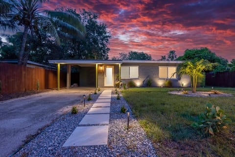 Oasis on 18th entrance