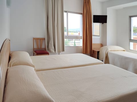 Grand Double Room | In-room safe, desk, free WiFi, bed sheets