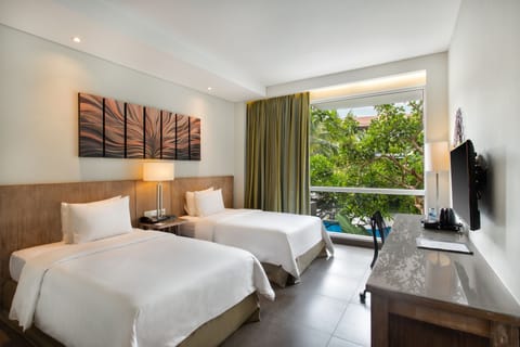 Twin Room, 2 Twin Beds, Pool View | Premium bedding, minibar, in-room safe, desk