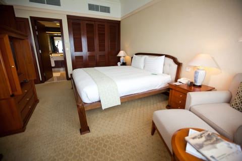Executive Room | Minibar, in-room safe, rollaway beds, free WiFi