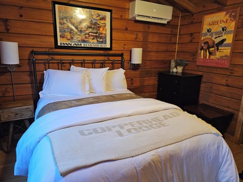 Deluxe Cabin, Multiple Beds, Patio, Resort View | Free WiFi, bed sheets