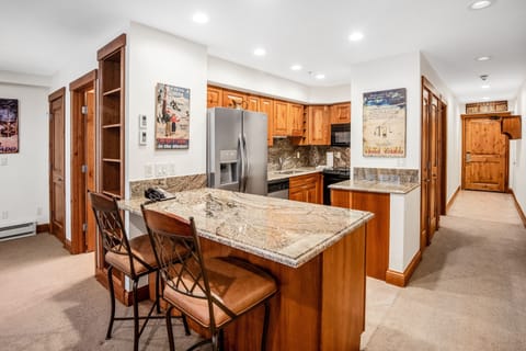 Condo, 1 Bedroom | Private kitchen