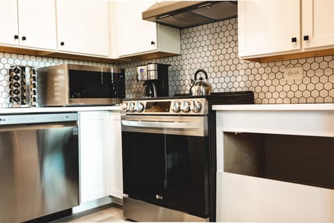 Premium Condo | Private kitchen | Espresso maker, coffee/tea maker