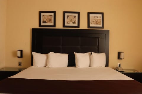 Premium bedding, in-room safe, blackout drapes, soundproofing