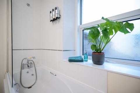 Comfort Double Room | Bathroom | Hair dryer, bathrobes, slippers, towels