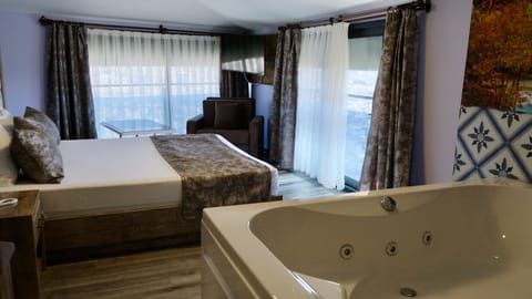 Deluxe Double Room, 1 Double Bed | Premium bedding, desk, laptop workspace, blackout drapes