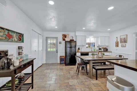 Additional photo of dining area.