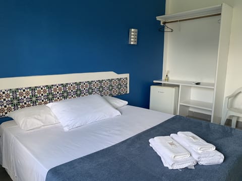 Comfort Double or Twin Room | Hypo-allergenic bedding, minibar, desk, free WiFi