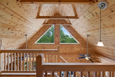 Vaulted ceilings and lots of windows make it bright and connected to nature! 🌈🦋🌿
