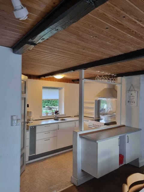 Bungalow, 2 Bedrooms, Accessible, Smoking | Interior