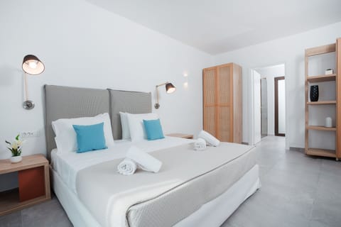 Family Villa, 3 Bedrooms, Private Pool | Minibar, free WiFi, bed sheets