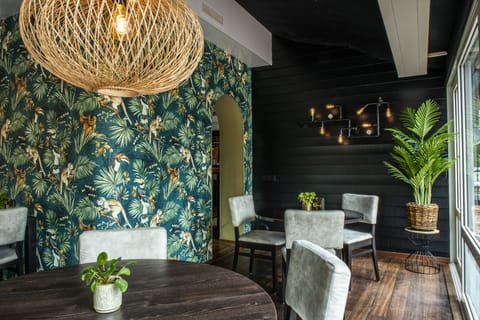 Breakfast, lunch and dinner served