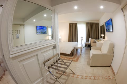 Luxury Room | Premium bedding, minibar, in-room safe, desk