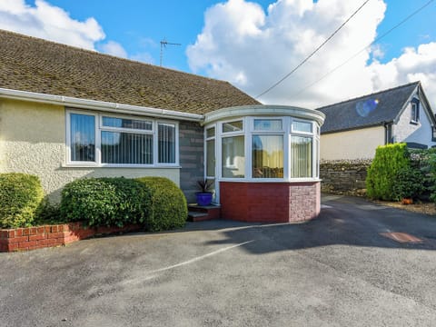 Exterior | Maldwyn, Tywn