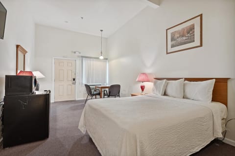 Standard Room, 1 Queen Bed, Accessible, Non Smoking | Desk, rollaway beds, free WiFi, bed sheets