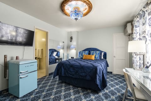 The Blue Room: 1 Queen Bed, Non-Smoking | Individually decorated, individually furnished, desk, laptop workspace