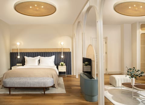 Galata Suite With Bathtub | Egyptian cotton sheets, premium bedding, minibar, in-room safe