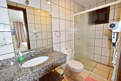 Triple Room (Suite Tripla com Sacada) | Bathroom | Shower, hair dryer, towels, soap