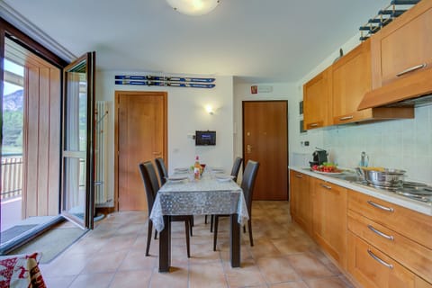 Kitchen and dining area
