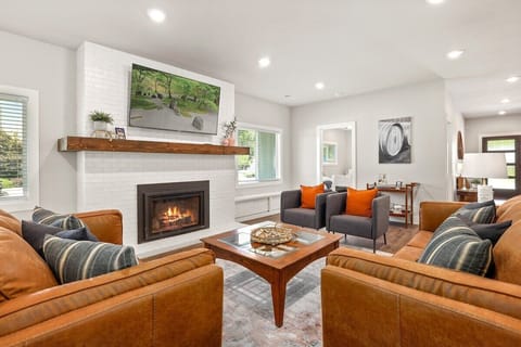 Welcome to The George at 702!