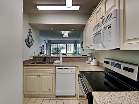 Condo, Multiple Beds, Hot Tub, Golf View (E60704) | Private kitchen | Fridge, microwave, oven, stovetop