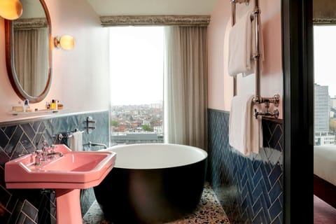 Roomy Bath | City view