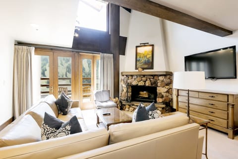 Studio | Living room | Fireplace