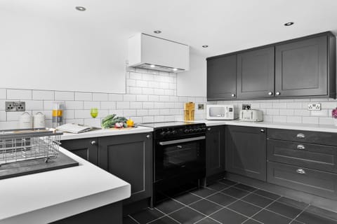 Fresh Escapes - Coombe Bank, Teignmouth, Sleeps 4