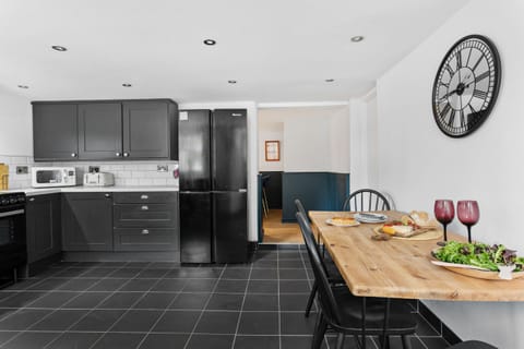 Fresh Escapes - Coombe Bank, Teignmouth, Sleeps 4