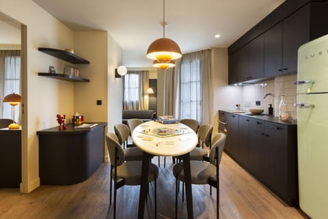 Apartment (6 people) | Private kitchen | Fridge, microwave, oven, stovetop