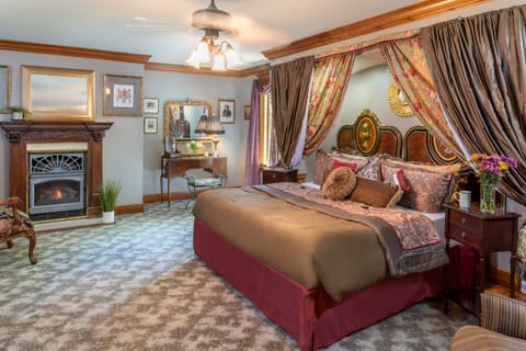 Grand Suite | In-room safe, individually decorated, individually furnished, desk