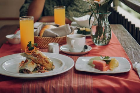 Daily cooked-to-order breakfast (IDR 175000 per person)