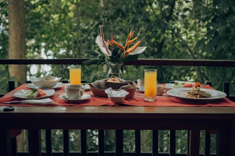 Daily cooked-to-order breakfast (IDR 150000 per person)