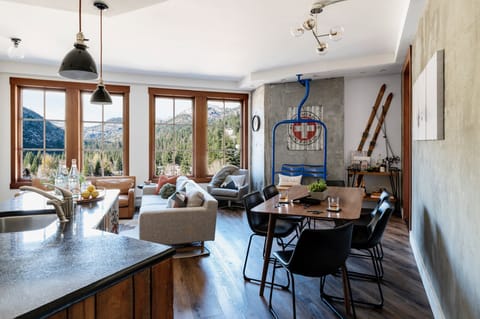 Living Room - clean, spacious, comfortable