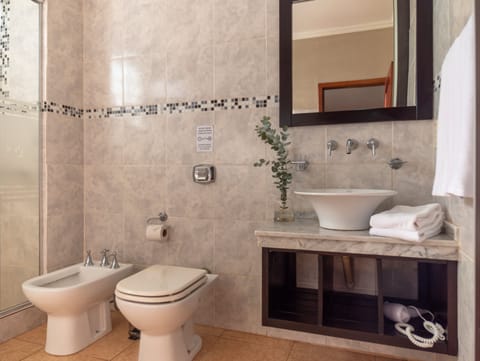 Standard Room | Bathroom | Shower, rainfall showerhead, bidet, towels