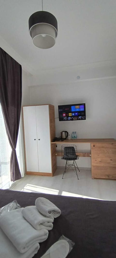 Economy Double Room | Desk, laptop workspace, free WiFi, bed sheets